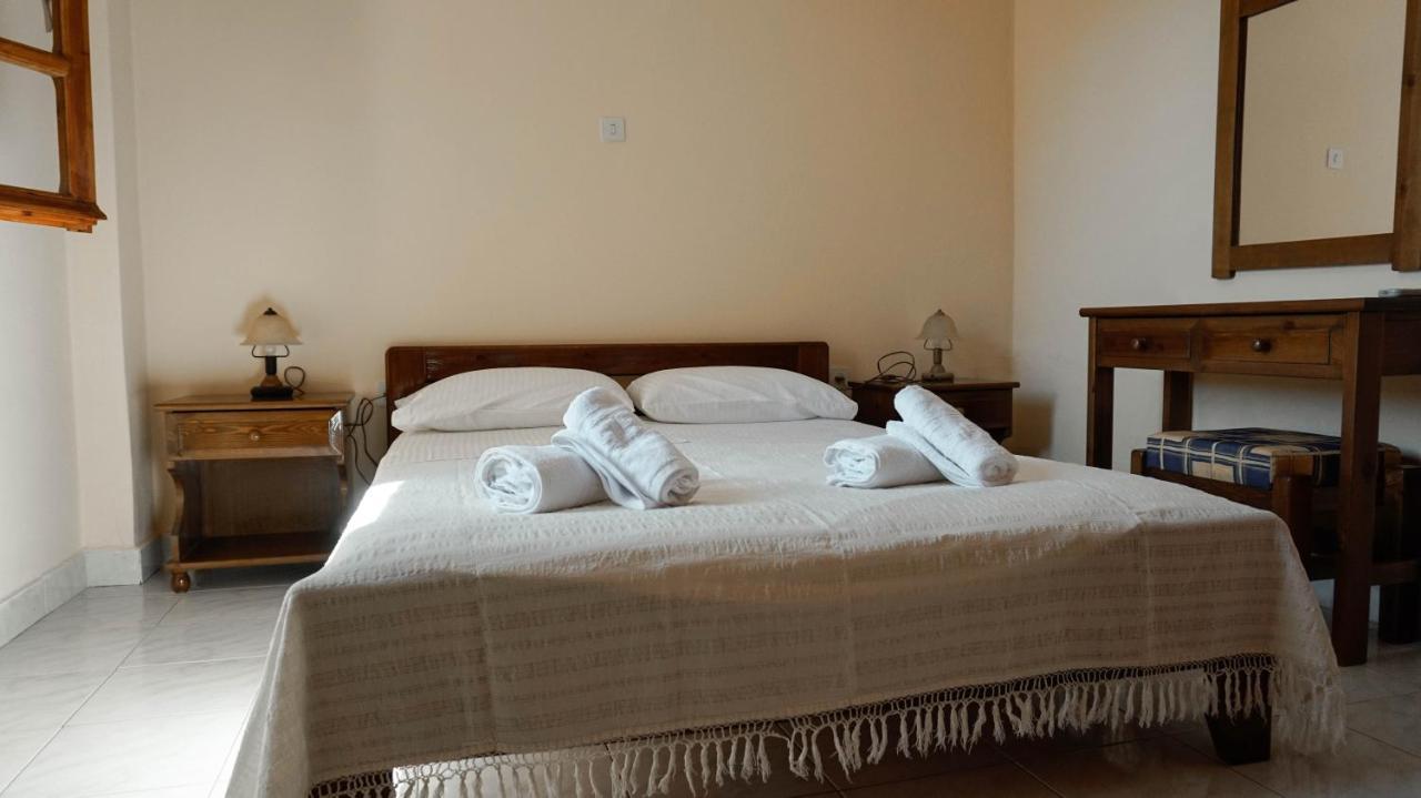 Soula Rooms Kini Exterior foto
