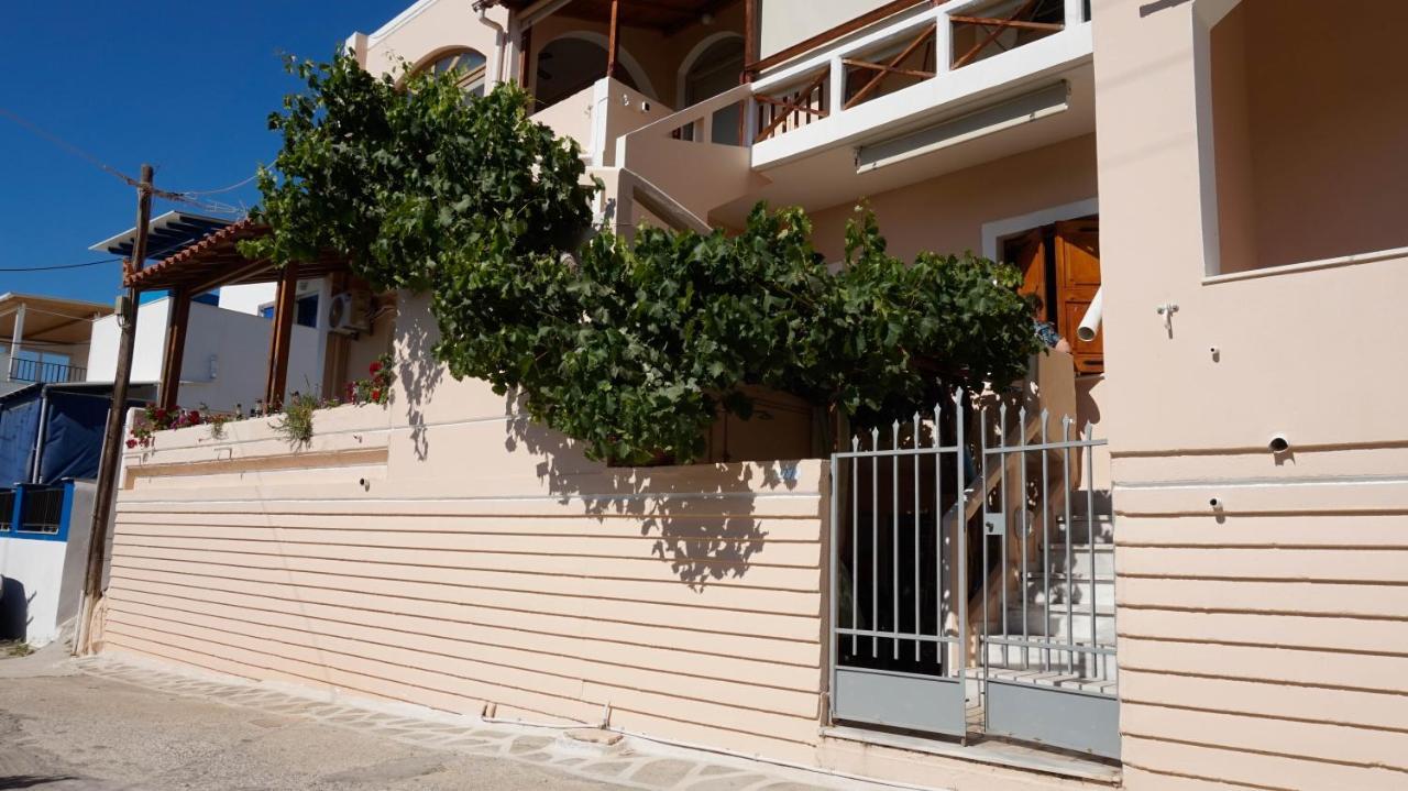 Soula Rooms Kini Exterior foto